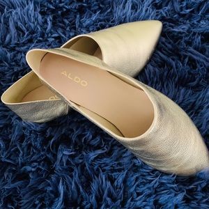 *NEW* Aldo gold loafers